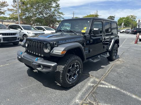 Used 2023 Jeep Wrangler Unlimited Rubicon 4xe w/ Cold Weather Group AWD/4WD image 5