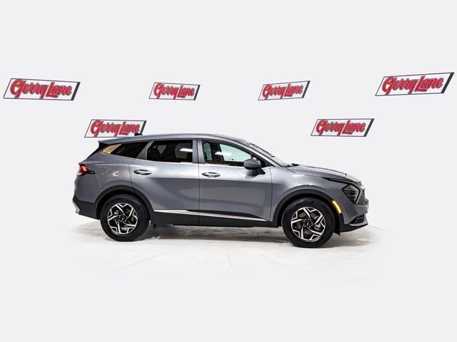 Used 2025 Kia Sportage LX FWD image 4