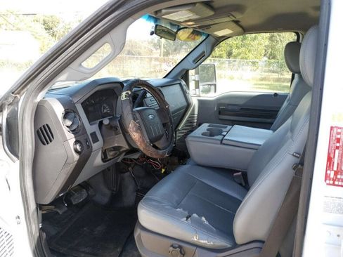 Used 2011 Ford F350 XL w/ Camper Pkg image 12