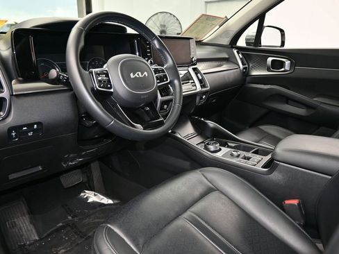 Used 2022 Kia Sorento EX w/ Panoramic Sunroof Package image 13