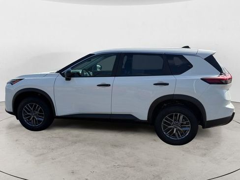 Used 2024 Nissan Rogue S AWD/4WD image 2