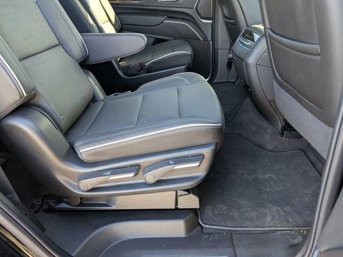 Used 2024 Cadillac Escalade Premium Luxury image 19