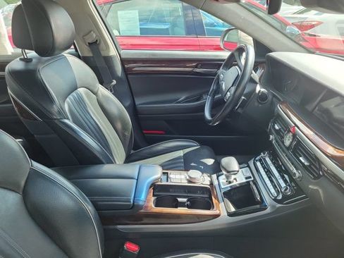 Used 2018 Genesis G90 3.3T Premium RWD image 2