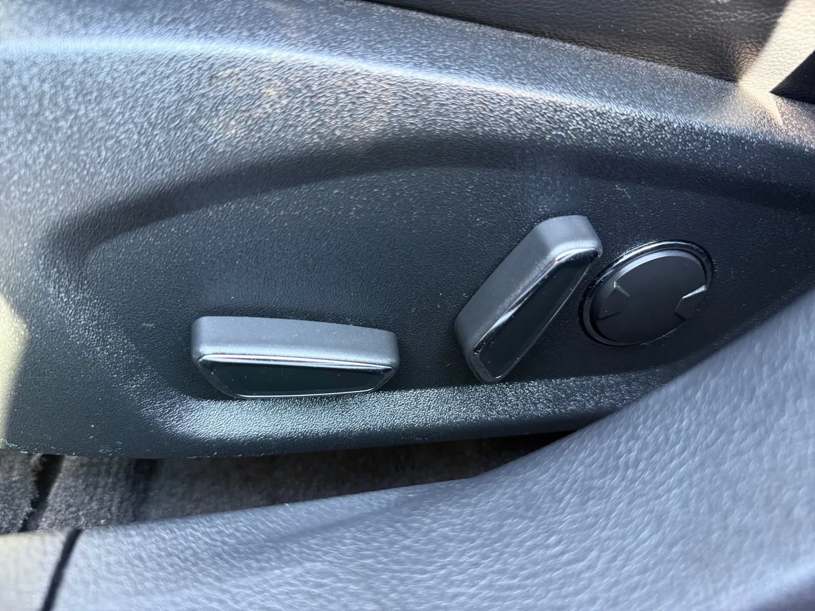 Used 2019 Ford Fusion Titanium FWD image 17