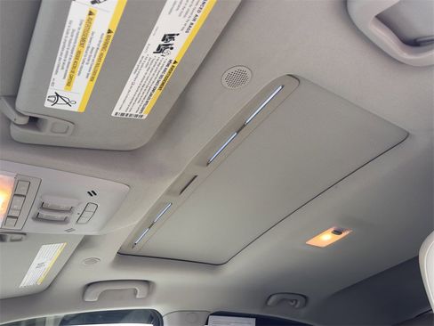 Used 2018 Buick Encore Premium w/ Experience Buick Package image 11