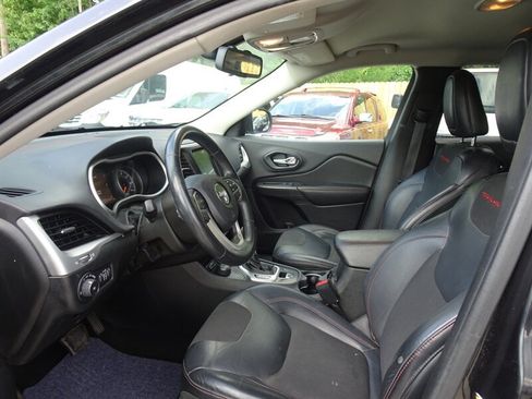 Used 2015 Jeep Cherokee Trailhawk AWD/4WD image 10