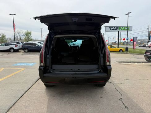 Used 2017 Cadillac Escalade Luxury AWD/4WD image 13