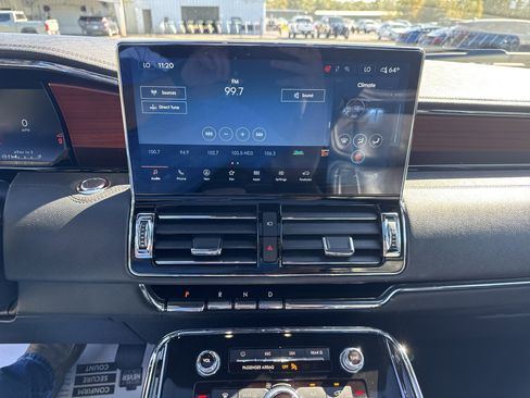 Used 2023 Lincoln Navigator Reserve image 19