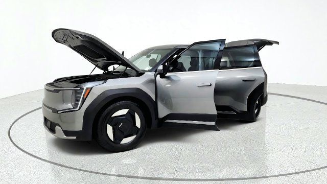 Used 2024 Kia EV9 Light Long Range RWD image 14