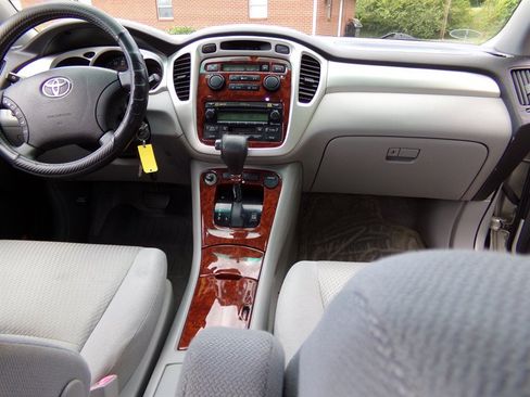 Used 2004 Toyota Highlander Limited AWD/4WD image 27