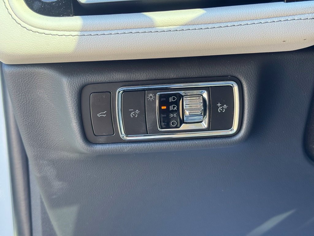 Used 2026 Lincoln Aviator AWD image 23