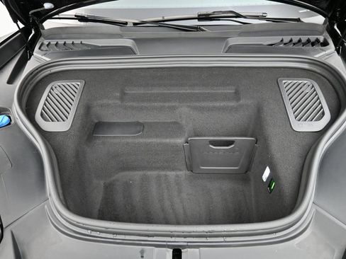 Certified 2025 Porsche Macan 4S Electric image 33