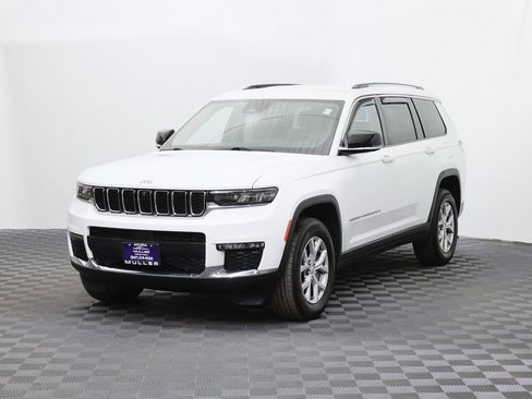 Used 2022 Jeep Grand Cherokee L Limited w/ Luxury Tech Group II image 3