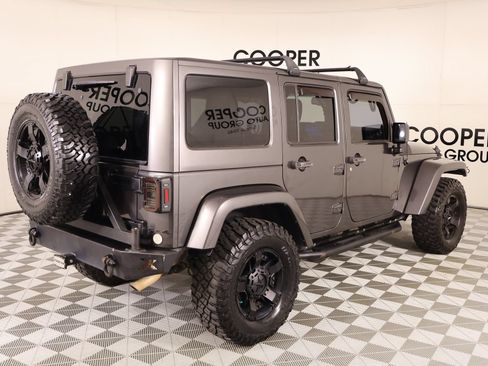 Used 2014 Jeep Wrangler Unlimited Rubicon w/ Connectivity Group AWD/4WD image 19