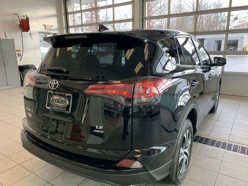 Used 2018 Toyota RAV4 LE image 15