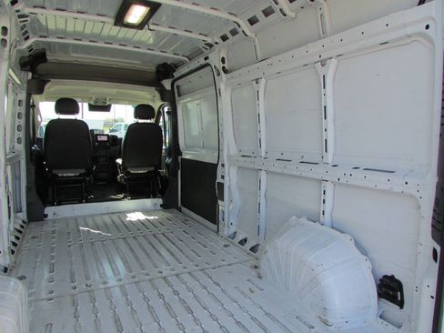 Used 2024 RAM ProMaster 2500 w/ Convenience Group FWD image 25
