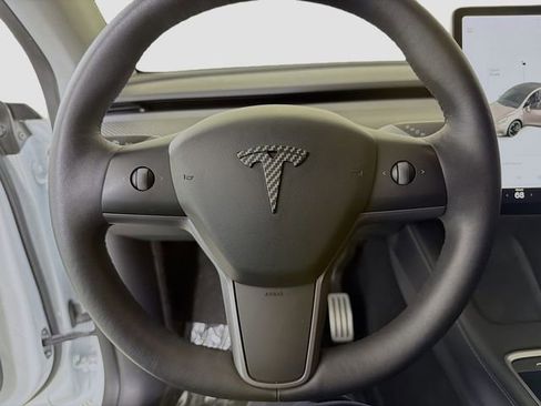 Used 2022 Tesla Model Y Performance image 12