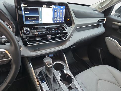 Used 2022 Toyota Highlander Platinum image 23