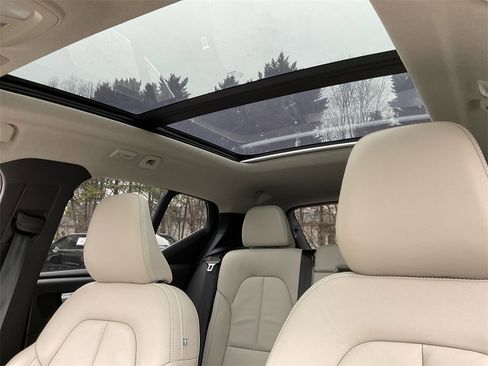 Used 2024 Volvo XC40 B5 Plus w/ Protection Package Premier image 22