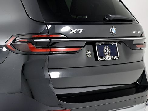 Used 2023 BMW X7 xDrive40i w/ Executive Package image 7