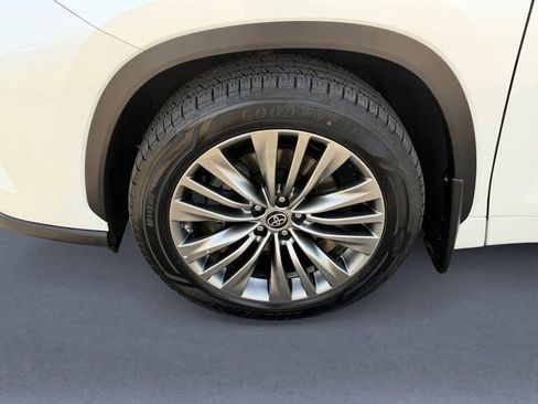 Used 2021 Toyota Highlander Platinum image 9