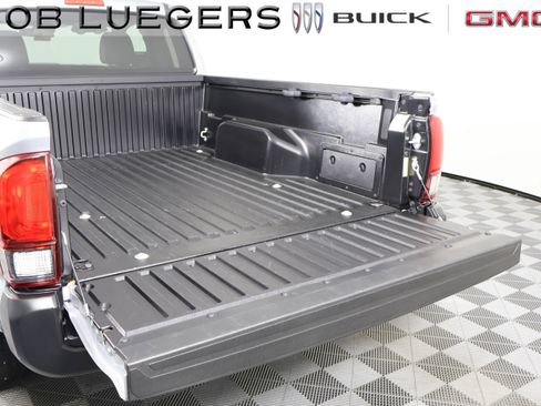 Used 2022 Toyota Tacoma SR RWD image 5