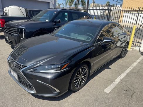 Used 2024 Lexus ES 300h w/ Premium Package FWD image 2