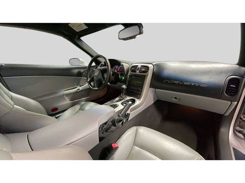 Used 2005 Chevrolet Corvette Convertible w/ Preferred Equipment Group RWD image 18