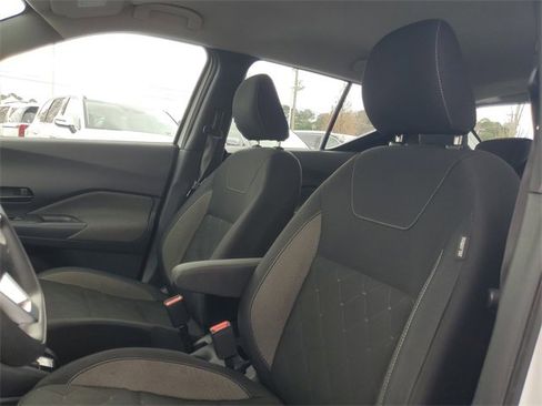 Used 2020 Nissan Kicks S image 13