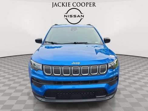 Used 2022 Jeep Compass Latitude w/ Convenience Group AWD/4WD image 2