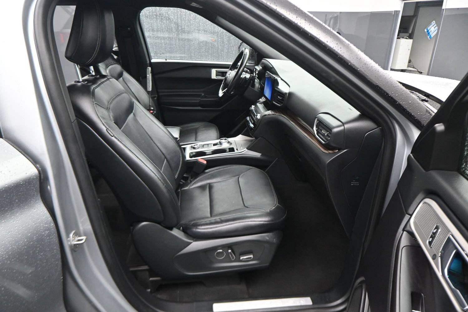 Certified 2020 Ford Explorer Limited AWD/4WD image 2