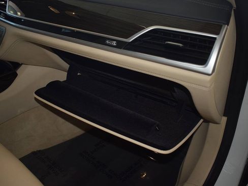 Used 2019 BMW 740i RWD image 19