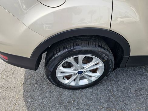 Used 2017 Ford Escape SE w/ Equipment Group 201A image 10