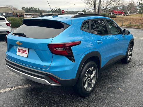 Certified 2025 Chevrolet Trax LT w/ Driver Confidence Package image 6