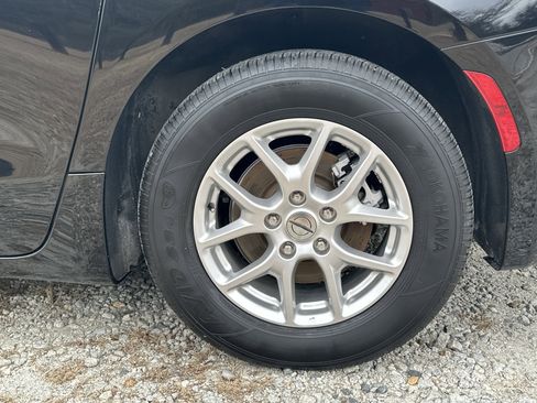 Used 2024 Chrysler Voyager LX image 19