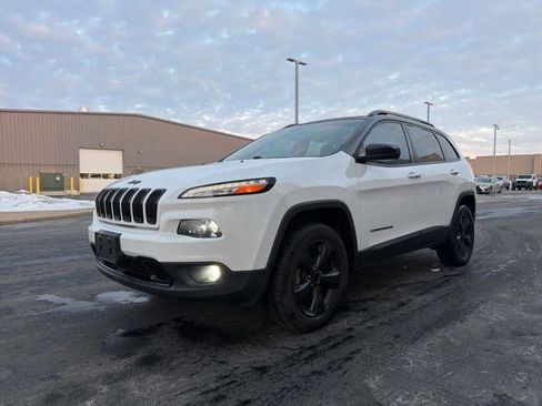 Used 2016 Jeep Cherokee Latitude w/ Cold Weather Group image 3
