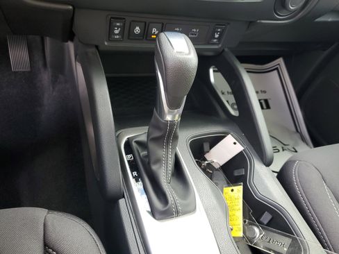 Certified 2022 Nissan Frontier SV image 22