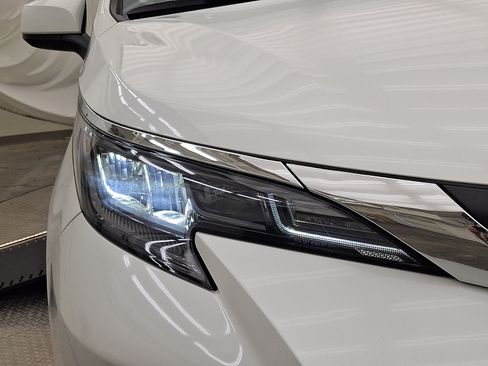 Used 2026 Toyota Sienna XLE FWD image 23