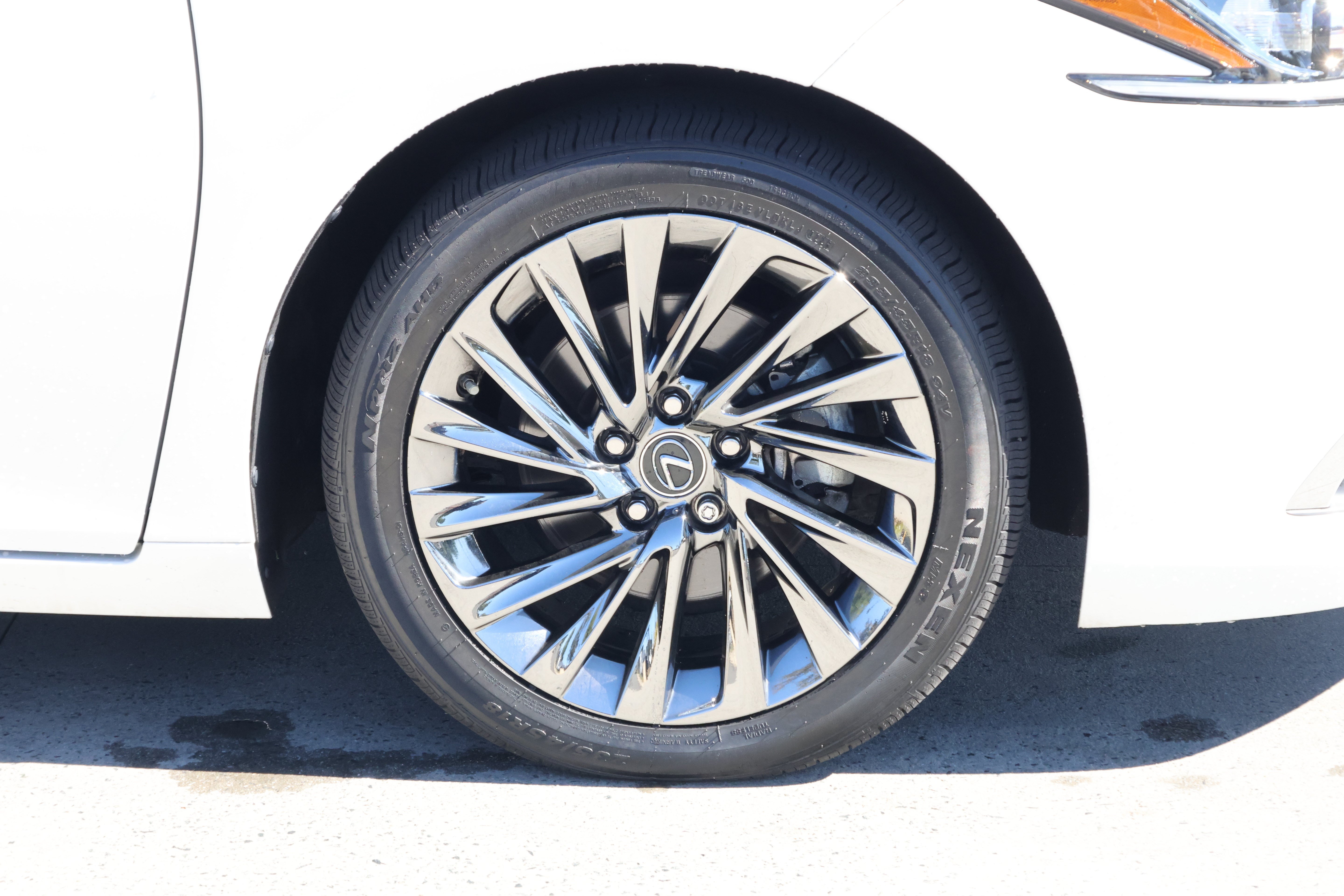 Used 2025 Lexus ES 350 w/ Technology Package FWD image 11