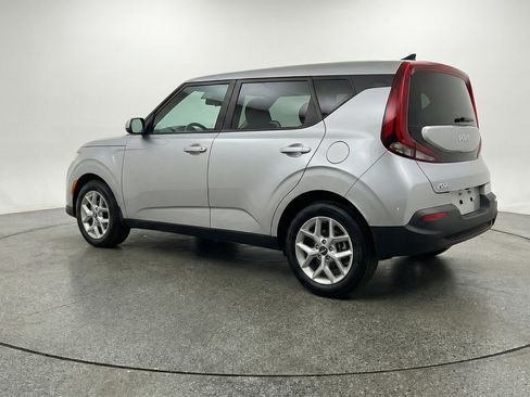 Used 2025 Kia Soul LX w/ LX Technology Package FWD image 6