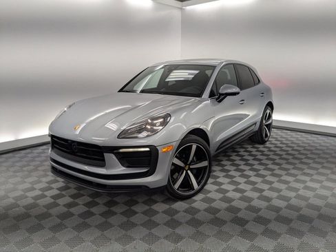 Certified 2025 Porsche Macan image 1