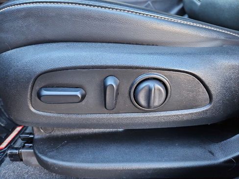 Used 2023 GMC Acadia SLT image 12