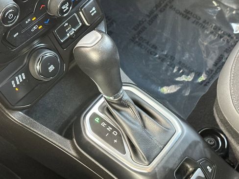 Used 2023 Jeep Renegade Latitude image 17