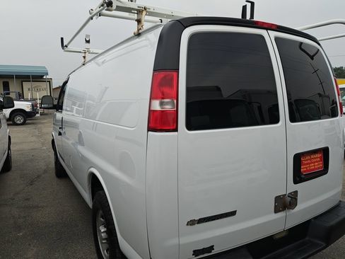 Used 2018 Chevrolet Express 2500 w/ Driver Convenience Package RWD image 7