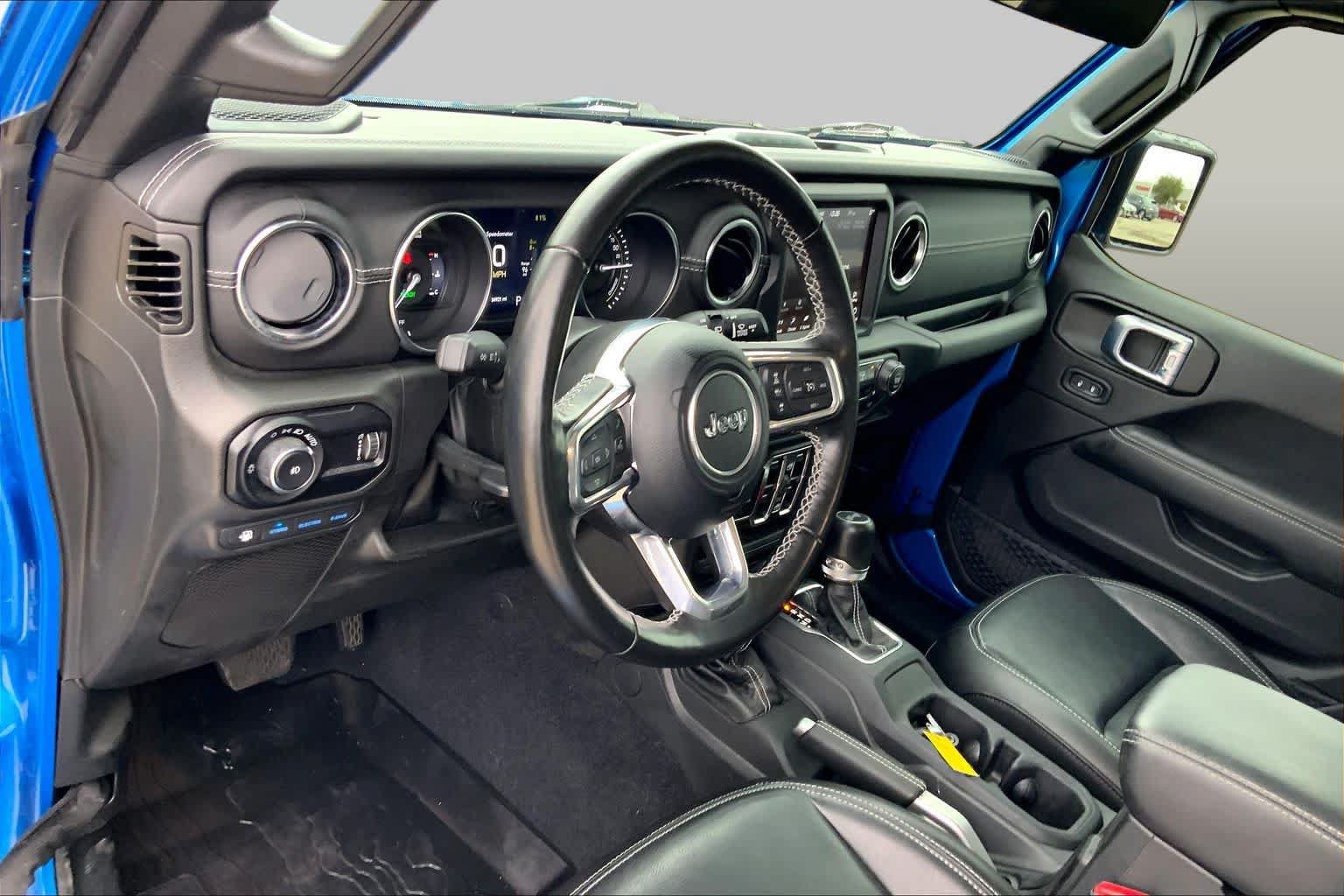 Used 2023 Jeep Wrangler Unlimited Sahara w/ Cold Weather Group AWD/4WD image 17