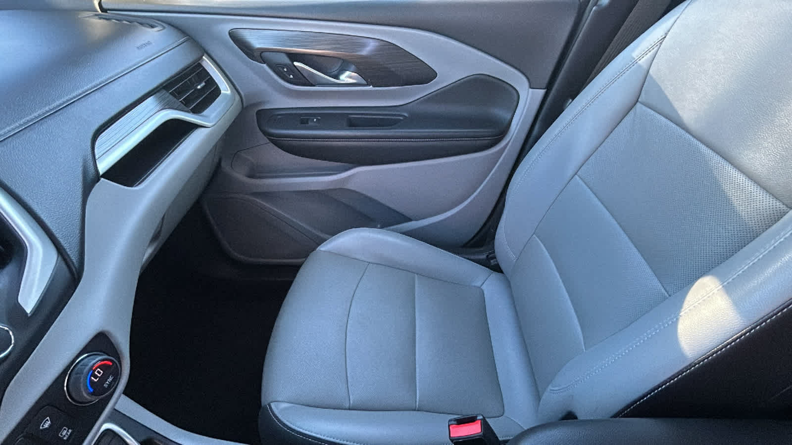 Used 2023 GMC Terrain SLT AWD/4WD image 12