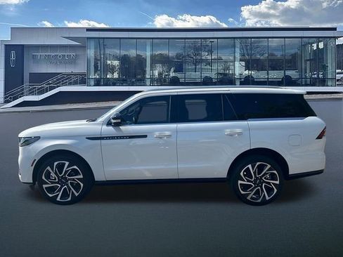 New 2026 Lincoln Navigator Black Label AWD/4WD image 4