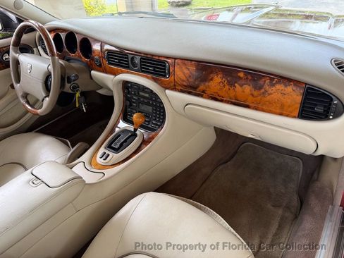 Used 1999 Jaguar XJ8 L RWD image 42