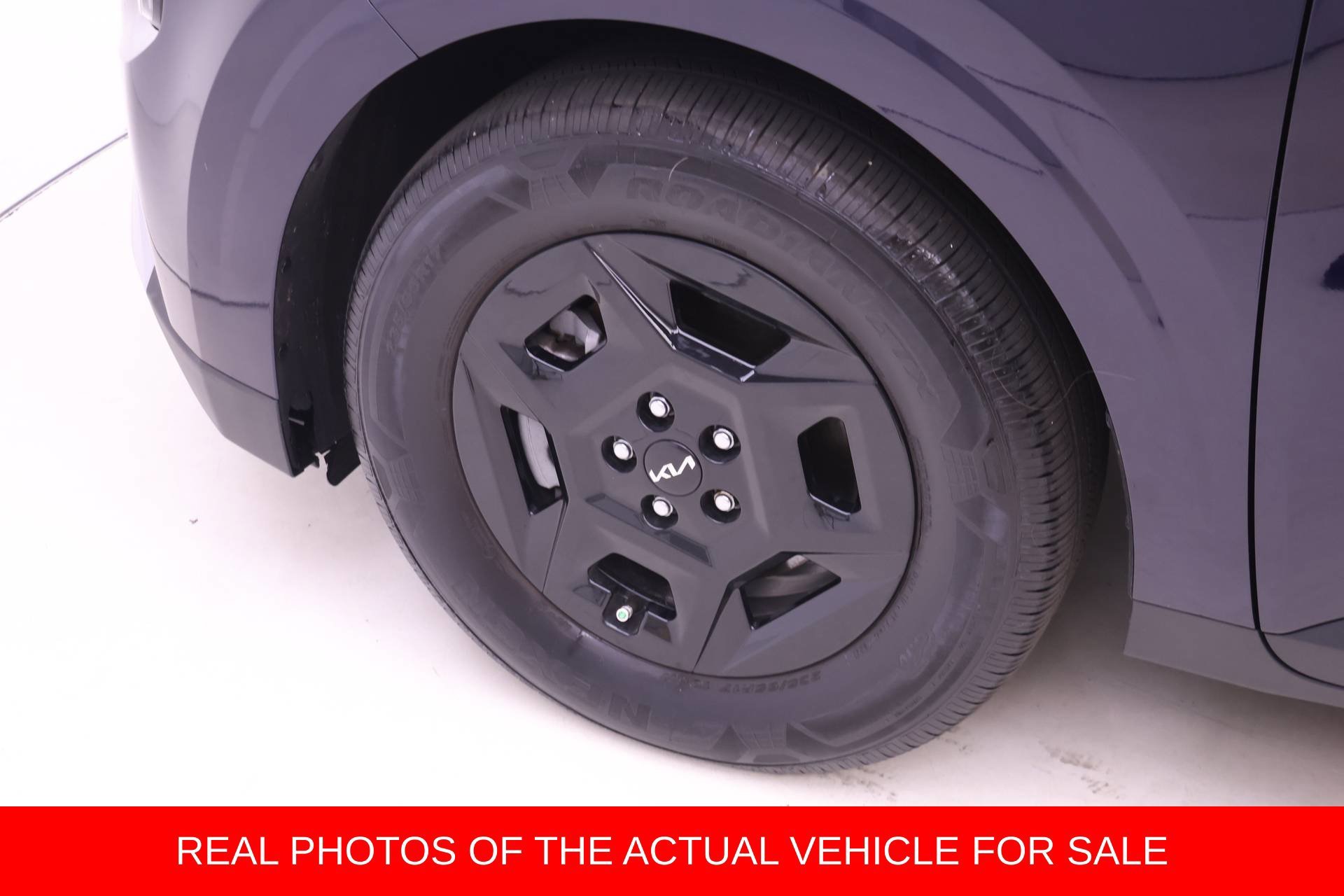 Used 2026 Kia Carnival LX FWD image 16
