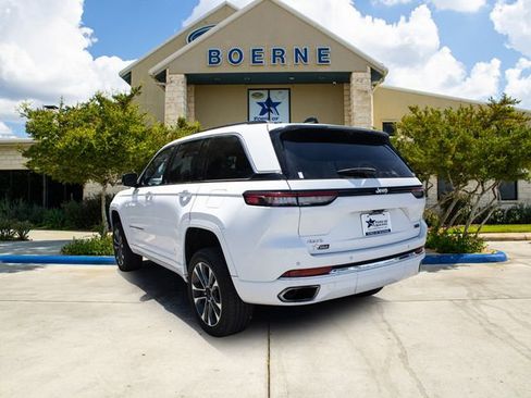 Used 2023 Jeep Grand Cherokee Overland w/ Luxury Tech Group IV AWD/4WD image 3